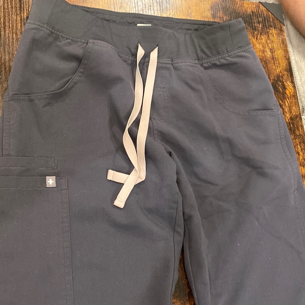 XS charcoal figs scrub pants